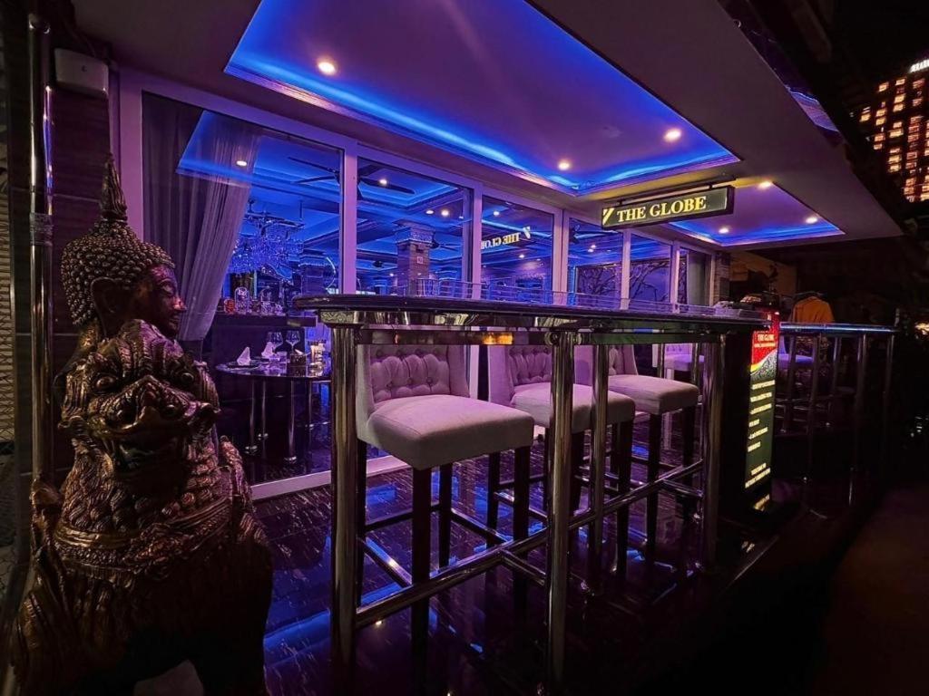 The Globe Hotel, Bar & Restaurant Pattaya Exterior photo