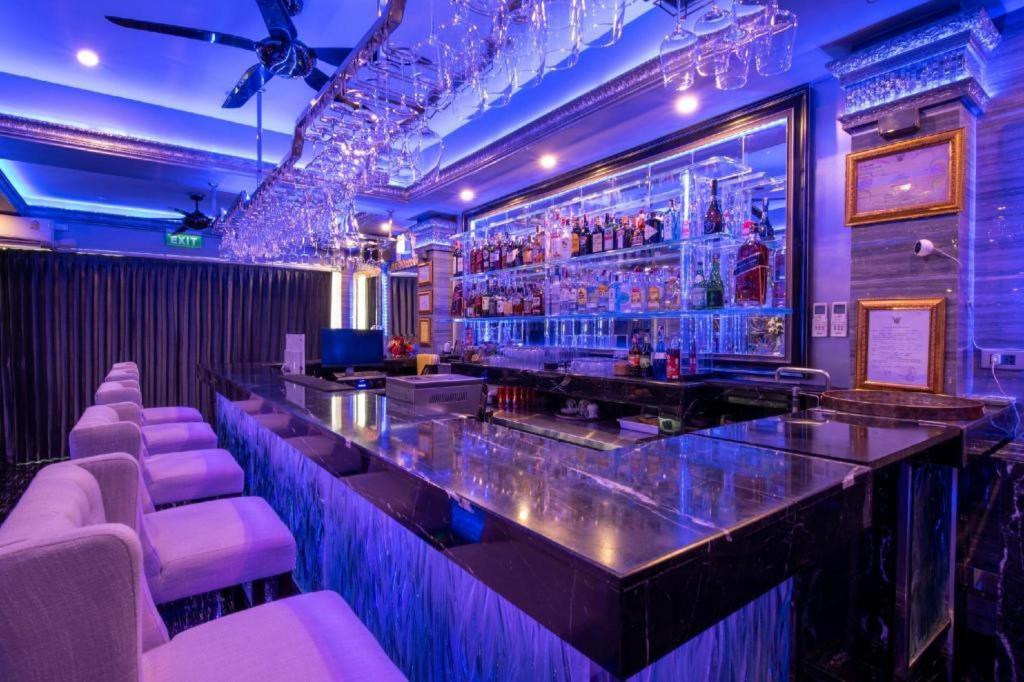 The Globe Hotel, Bar & Restaurant Pattaya Exterior photo