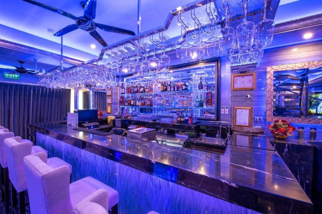 The Globe Hotel, Bar & Restaurant Pattaya Exterior photo