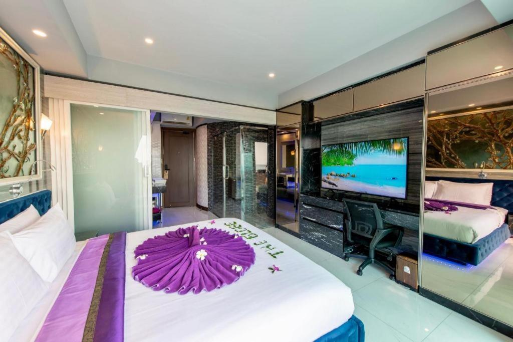 The Globe Hotel, Bar & Restaurant Pattaya Exterior photo