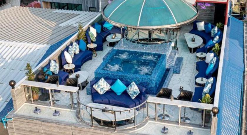 The Globe Hotel, Bar & Restaurant Pattaya Exterior photo