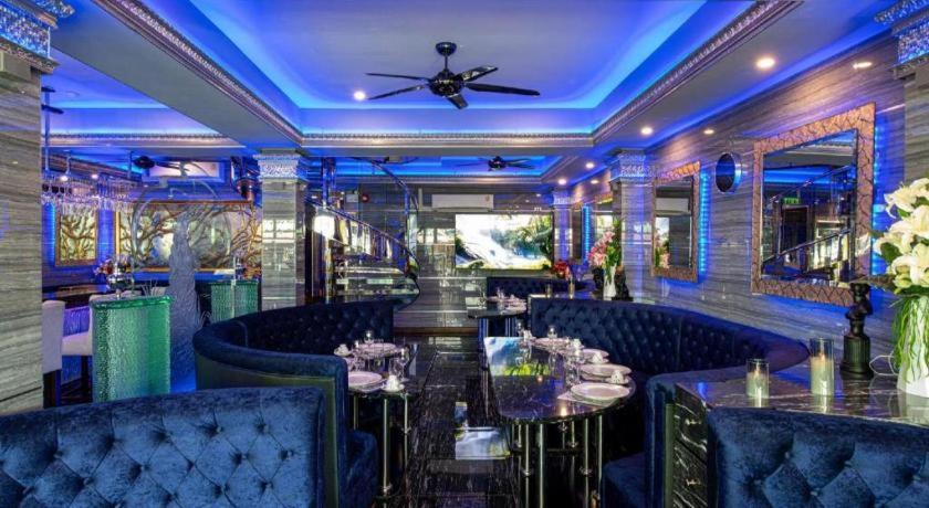 The Globe Hotel, Bar & Restaurant Pattaya Exterior photo