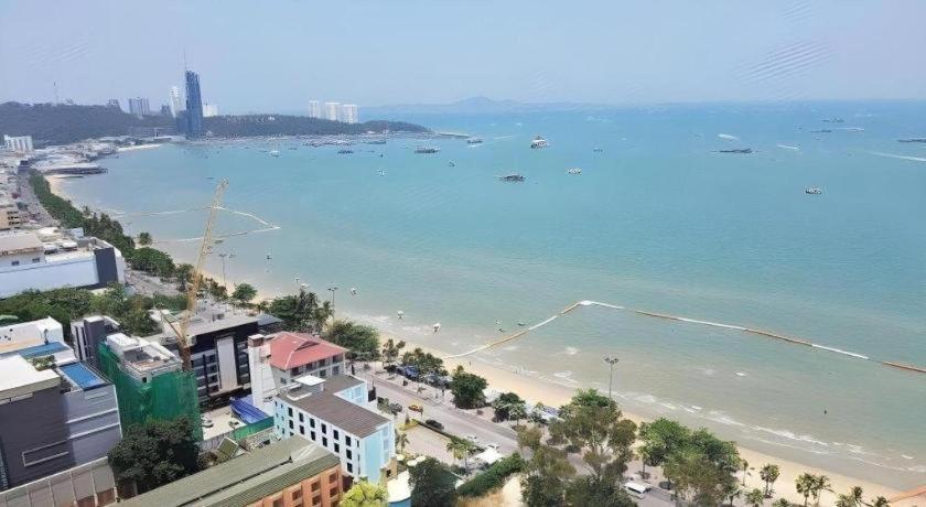 The Globe Hotel, Bar & Restaurant Pattaya Exterior photo