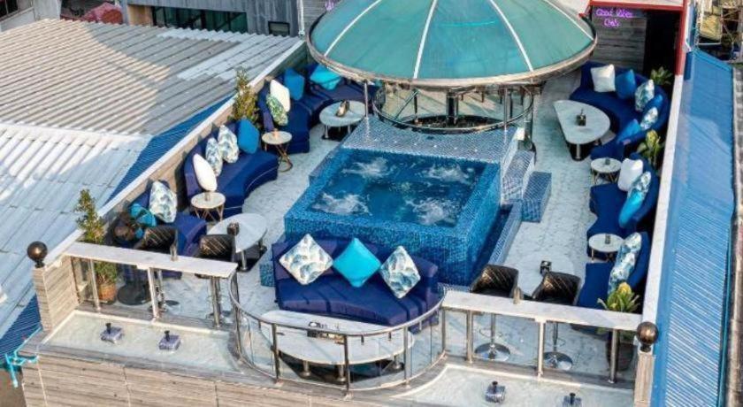 The Globe Hotel, Bar & Restaurant Pattaya Exterior photo