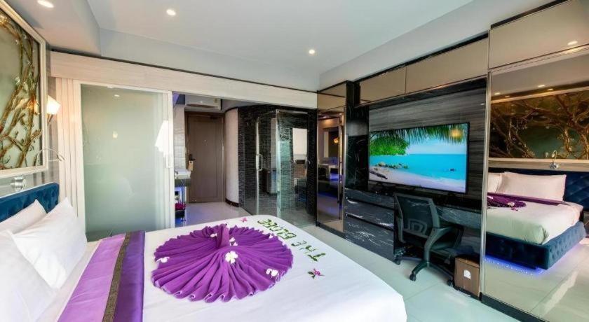 The Globe Hotel, Bar & Restaurant Pattaya Exterior photo