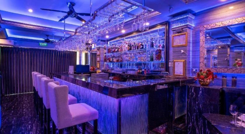 The Globe Hotel, Bar & Restaurant Pattaya Exterior photo